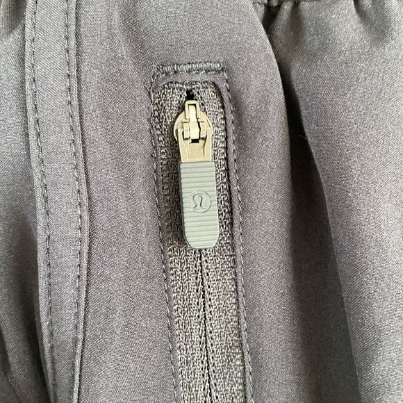 ❤️ Lululemon Tracker LR Short 4" Lined Black Size 6 NWT - Picture 6 of 11